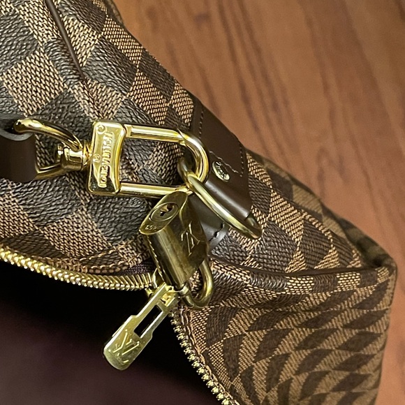 Like New Louis Vuitton Bandouliere 55 w/strap - Picture 6 of 13